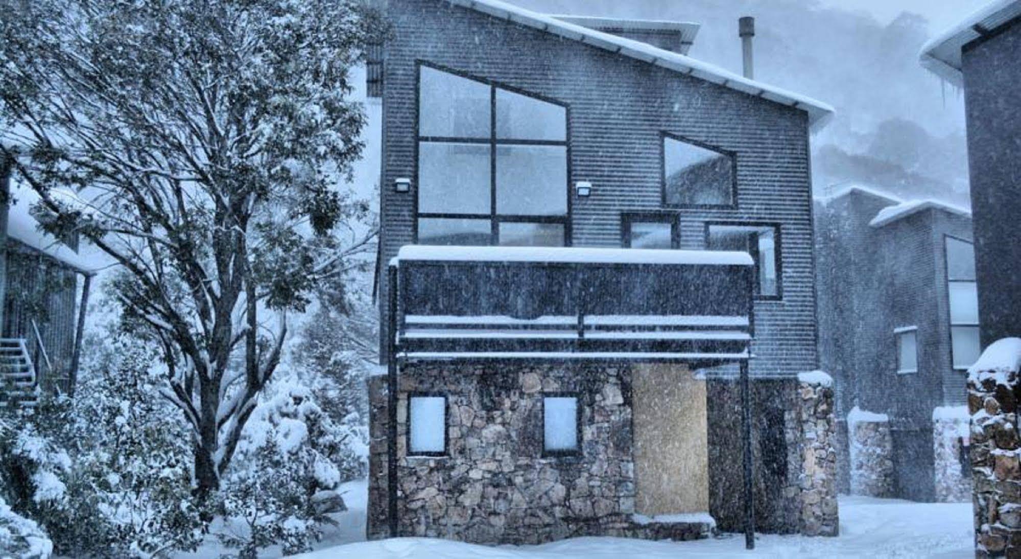 Snow Stream 2 Bedroom And Loft With Gas Fire Balcony And Garage Parking Thredbo Zewnętrze zdjęcie
